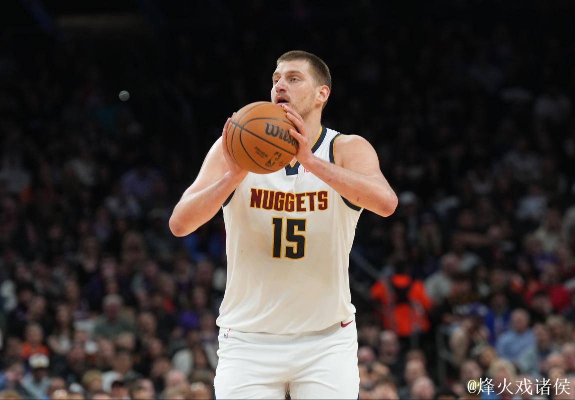 约基奇生涯第13次单场至少35分15板10助，与大O并列历史第一