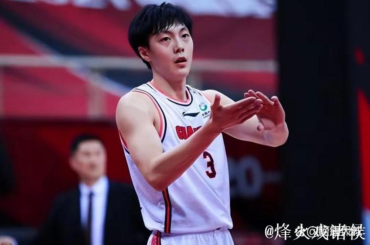 胡明轩三分绝杀 中国男篮险胜尤文图特 胡明轩三分绝杀 中国男篮险胜尤文图特