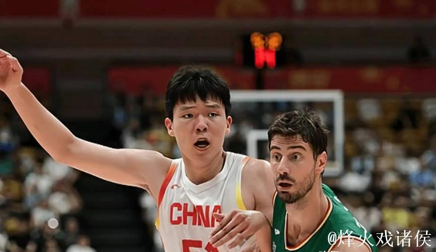 胡明轩三分绝杀 中国男篮险胜尤文图特 胡明轩三分绝杀 中国男篮险胜尤文图特