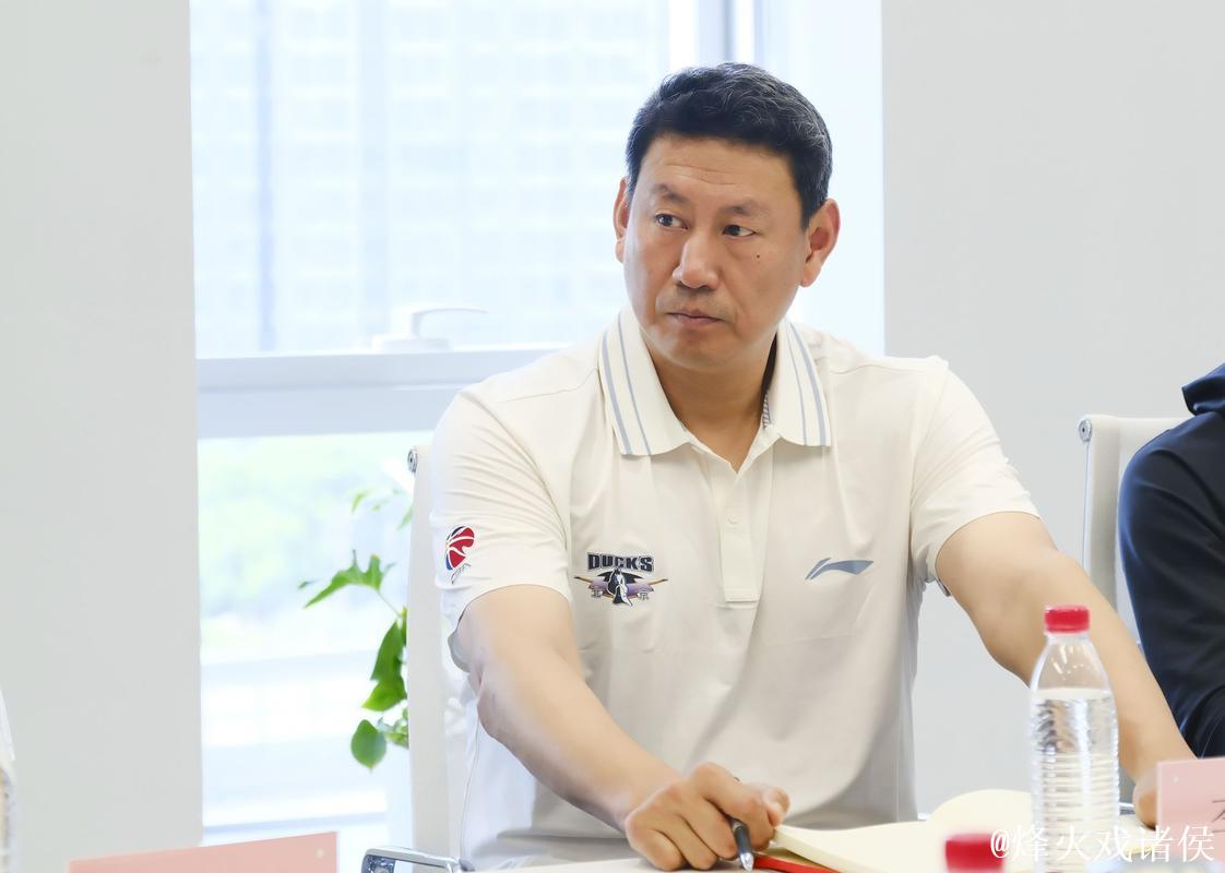 许利民担任首钢男篮主教练 李楠任技术顾问 许利民担任首钢男篮主教练 李楠任技术顾问